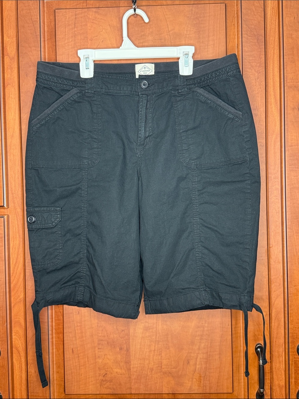 Women’s Black St. John’s Bay Cargo Shorts. Size 14